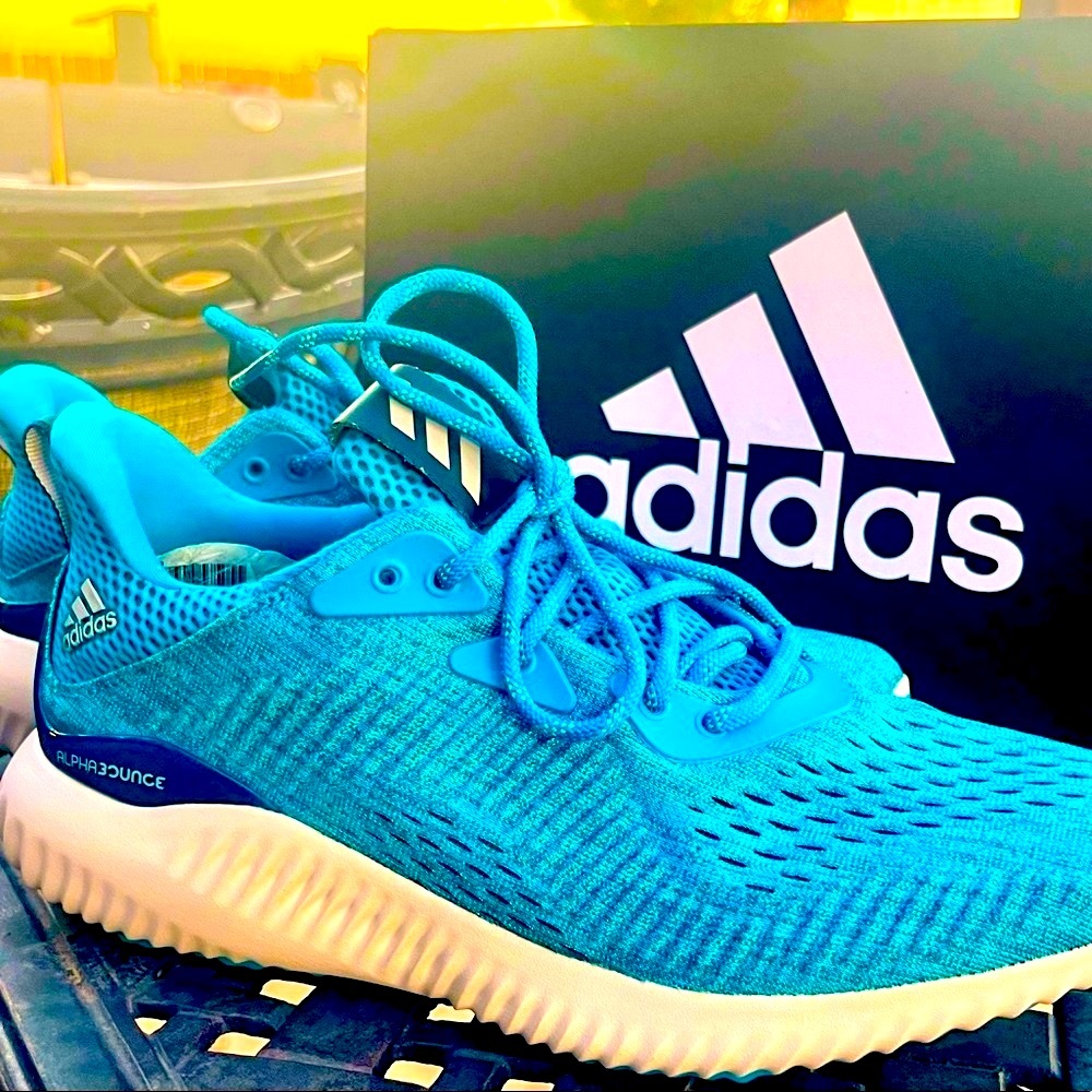 Adidas AlphaBounce BRAND NEW In Box!! Size 9 Fits Like a Size 10